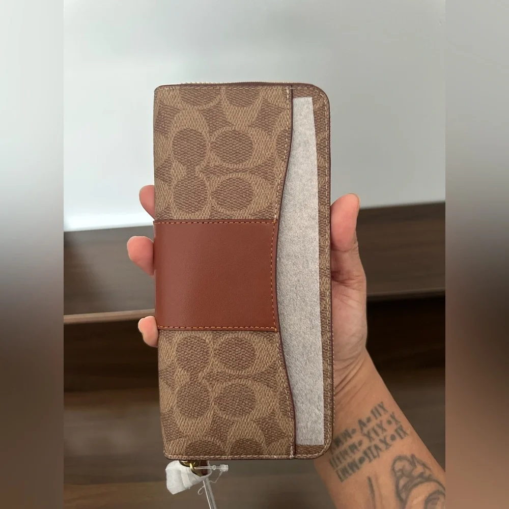 Coach Essential Slim Wallet
